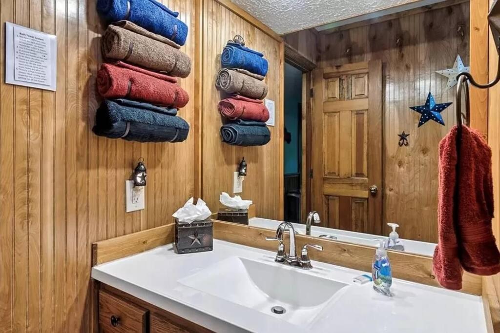 Beary Peaceful Smokies Retreat: Hot-Tub & Pools Villa Pigeon Forge Eksteriør bilde